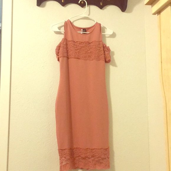 Dresses & Skirts - Cute pink lace dress